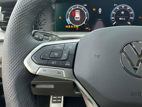 New 2025 Volkswagen Tiguan SE R-Line image 31