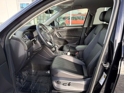 Certified 2022 Volkswagen Tiguan SE image 11