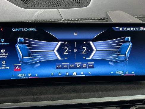 Used 2025 BMW X7 M60i image 21