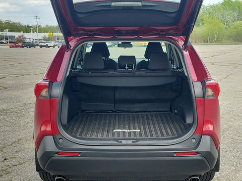 Used 2021 Toyota RAV4 XLE w/ Convenience Package AWD/4WD image 17