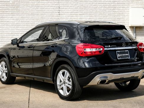 Used 2018 Mercedes-Benz GLA 250 4MATIC w/ Premium Package image 10