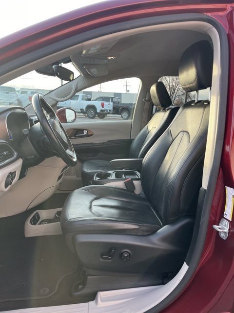 Used 2019 Chrysler Pacifica Touring-L FWD image 30