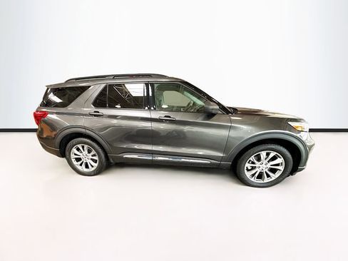 Used 2020 Ford Explorer XLT w/ Equipment Group 202A image 5