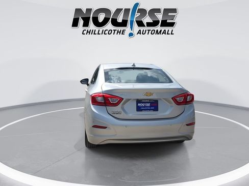 Used 2018 Chevrolet Cruze LT w/ Convenience Package FWD image 7