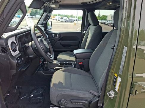 Used 2024 Jeep Wrangler Unlimited AWD/4WD image 13