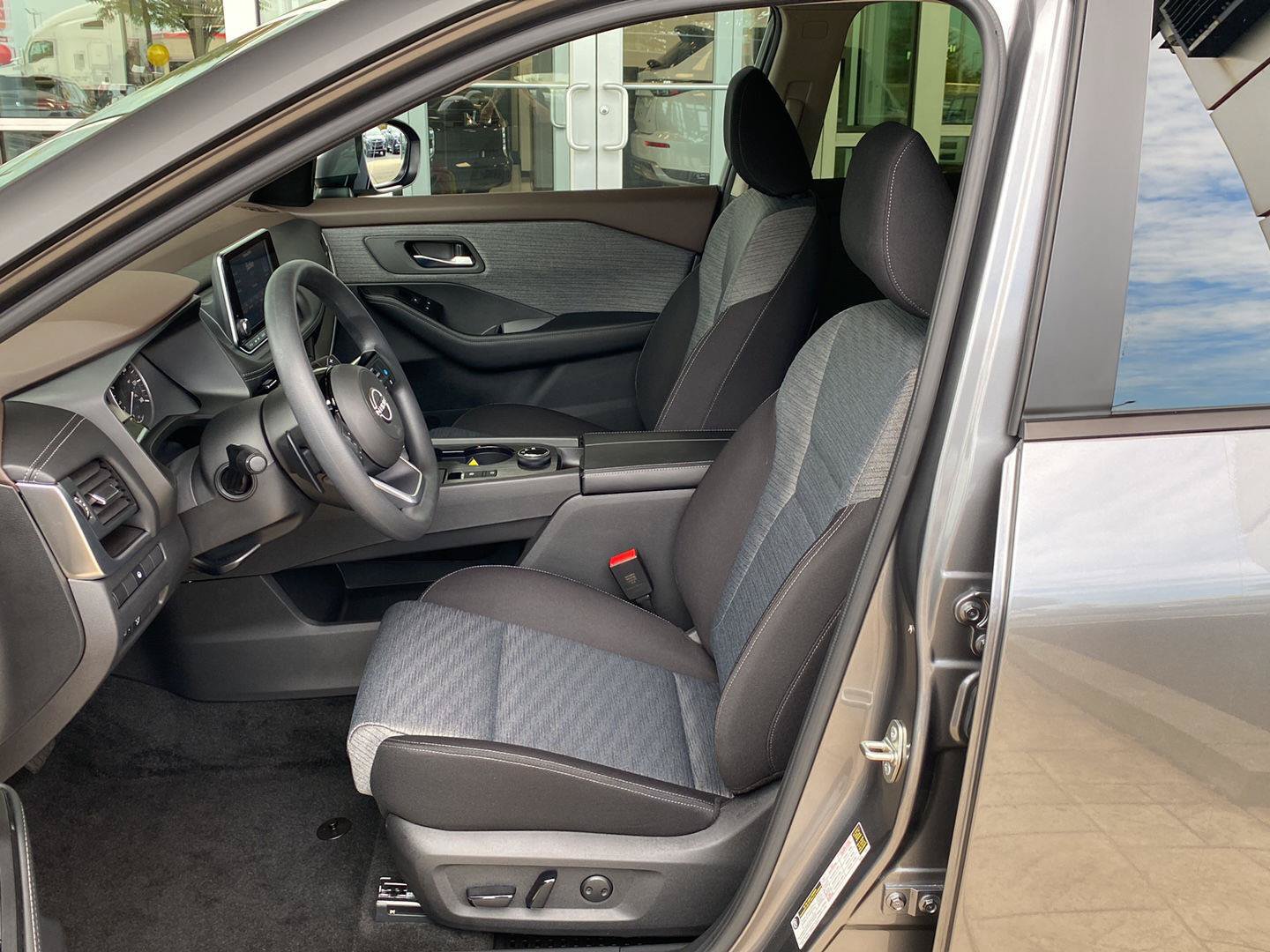 Certified 2023 Nissan Rogue SV AWD/4WD image 18