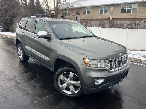 Used 2013 Jeep Grand Cherokee Overland image 3