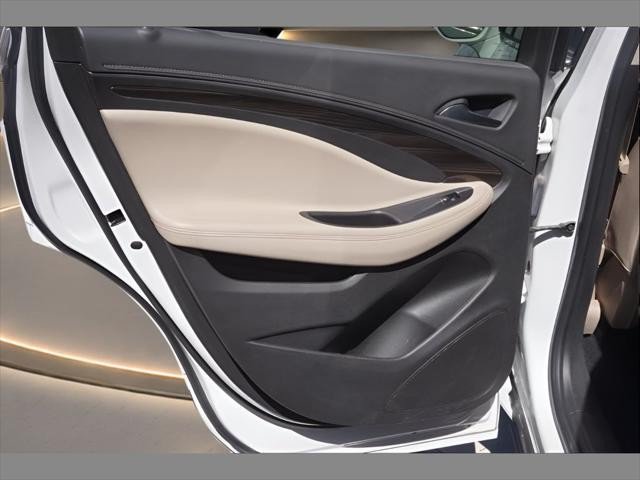 Used 2020 Buick Envision Essence w/ LPO, Cargo Package FWD image 20