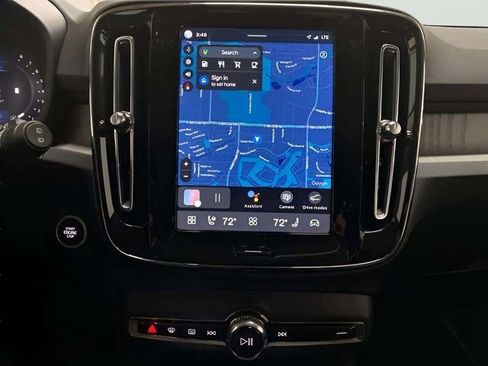 Used 2025 Volvo XC40 B5 Plus image 38