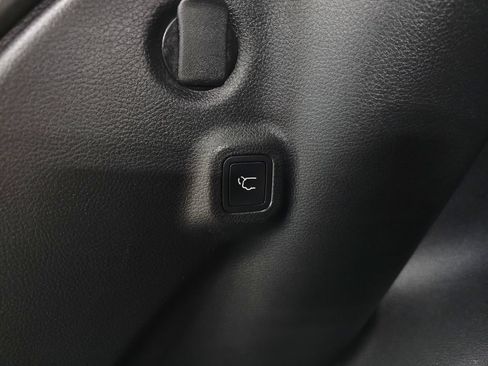 Used 2018 Jeep Compass Limited AWD/4WD image 9