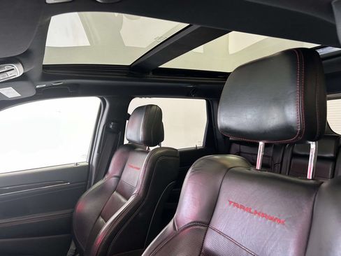 Used 2018 Jeep Grand Cherokee Trailhawk w/ Trailhawk Luxury Group AWD/4WD image 17