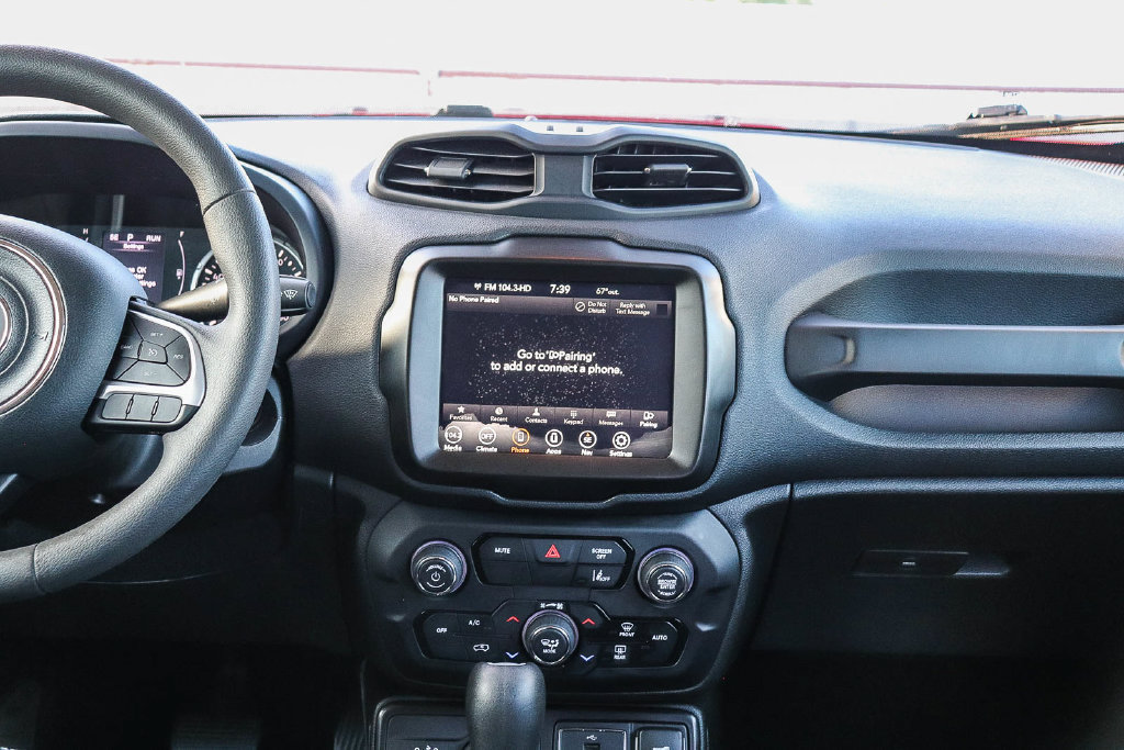 Used 2023 Jeep Renegade Latitude AWD/4WD image 15