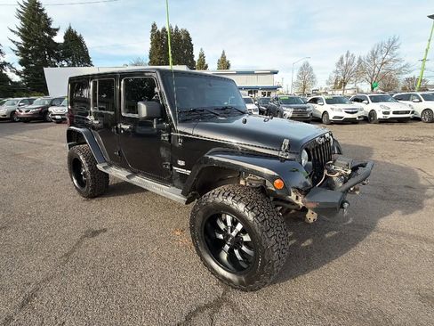 Used 2011 Jeep Wrangler Unlimited 70th Anniversary w/ Connectivity Group image 2