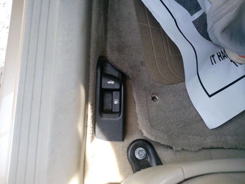 Used 2010 Toyota Camry LE FWD image 35