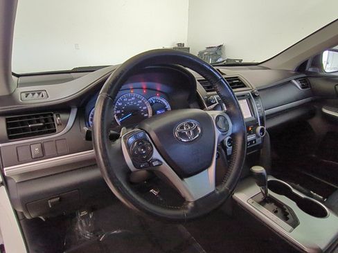 Used 2014 Toyota Camry SE FWD image 10