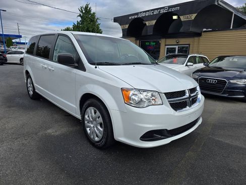 Used 2018 Dodge Grand Caravan SE w/ UConnect Hands-Free Group FWD image 1