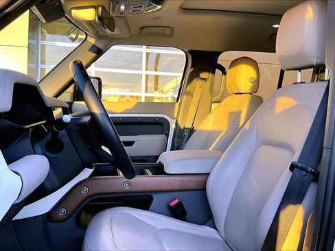 Used 2024 Land Rover Defender 110 S image 3