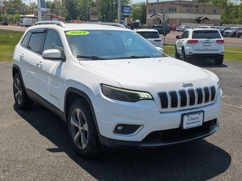 Used 2019 Jeep Cherokee Limited AWD/4WD image 3