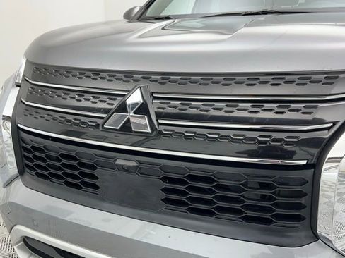 Used 2024 Mitsubishi Outlander SE image 5