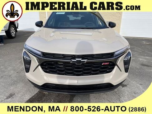 New 2026 Chevrolet Trax RS w/ Sunroof Package image 4