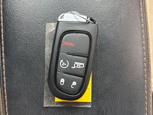 Used 2017 Jeep Cherokee Limited w/ Luxury Group AWD/4WD image 26