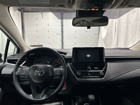 Used 2025 Toyota Corolla LE image 16