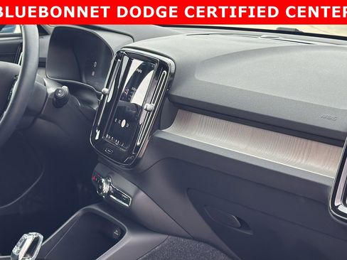 Used 2023 Volvo XC40 B5 Plus w/ Protection Package Premier image 28