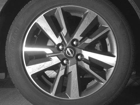 Used 2025 Nissan Versa SV image 13