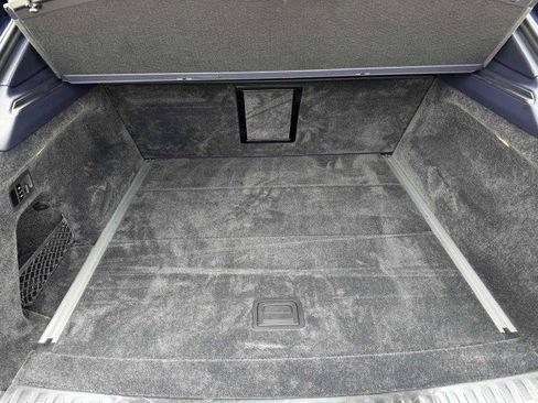 Used 2023 Bentley Bentayga Extended Wheelbase image 76