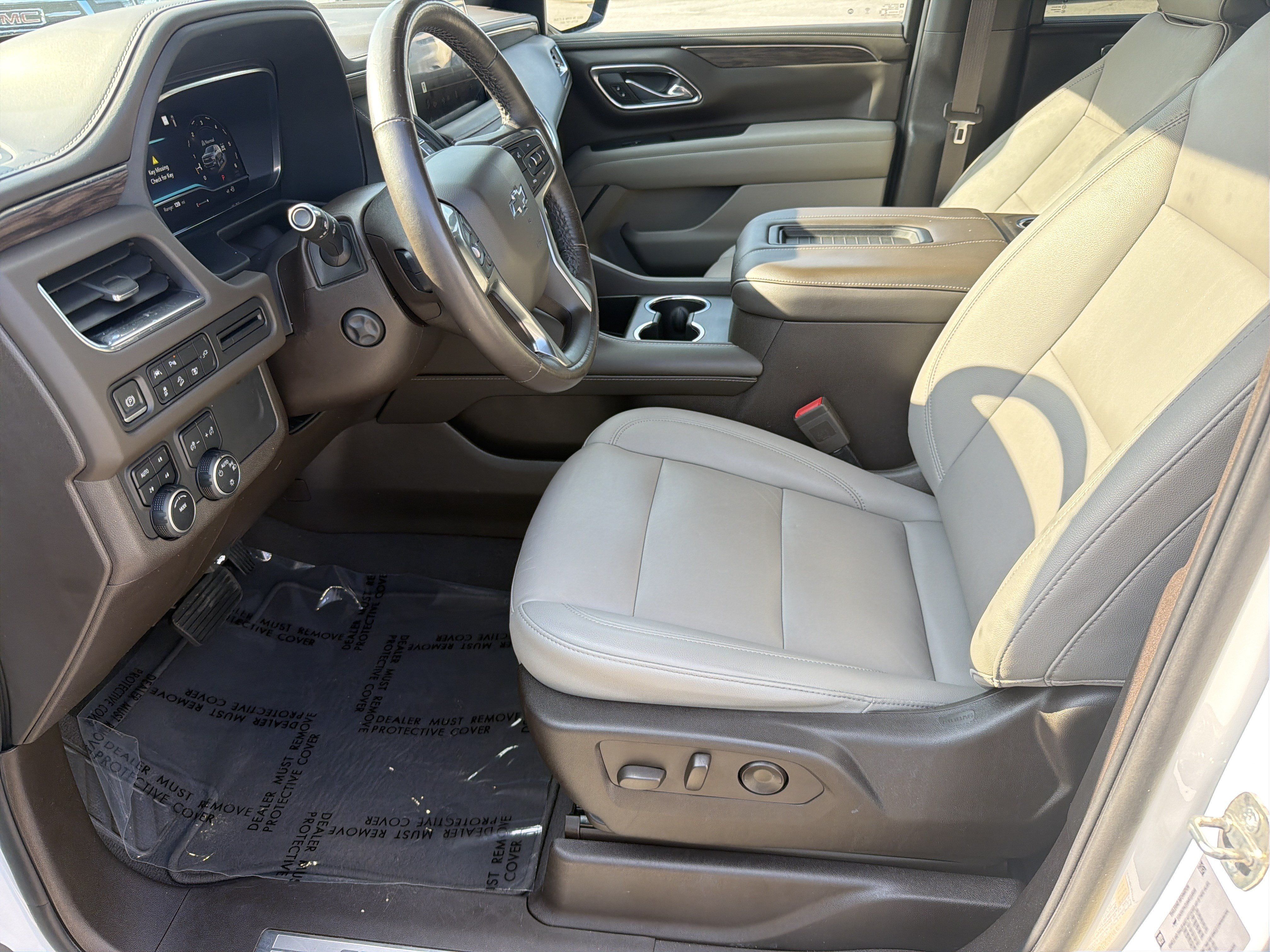 Certified 2022 Chevrolet Tahoe Z71 w/ Luxury Package AWD/4WD image 10