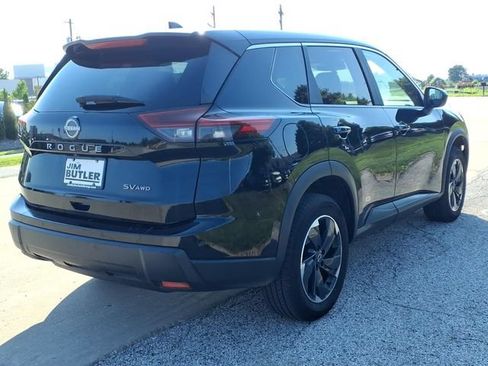 Used 2024 Nissan Rogue SV AWD/4WD image 2