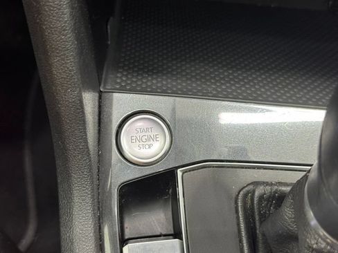 Used 2019 Volkswagen Tiguan SEL FWD image 26
