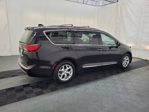 Used 2017 Chrysler Pacifica Touring-L Plus w/ Tire & Wheel Group FWD image 10