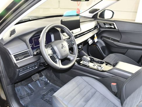 New 2026 Mitsubishi Outlander SE AWD/4WD image 2