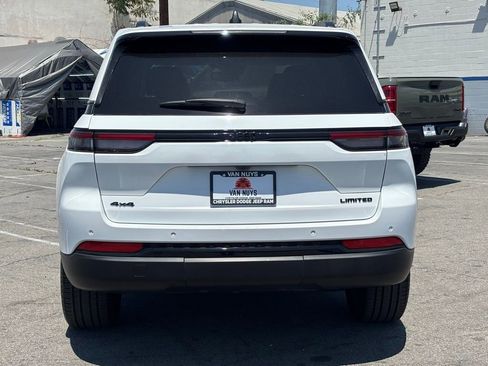 Used 2023 Jeep Grand Cherokee Limited w/ Black Appearance Package AWD/4WD image 6