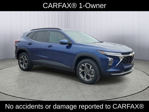 Used 2024 Chevrolet Trax LT w/ Driver Confidence Package image 2