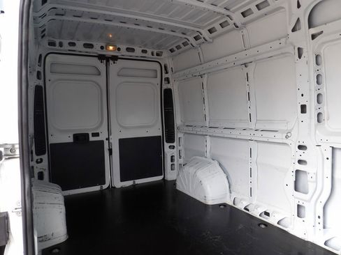 Used 2023 RAM ProMaster 2500 w/ Driver Convenience Group FWD image 30
