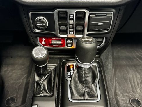 Used 2024 Jeep Wrangler Unlimited Rubicon AWD/4WD image 20