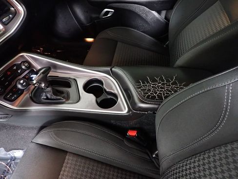 Used 2019 Dodge Challenger SXT RWD image 28