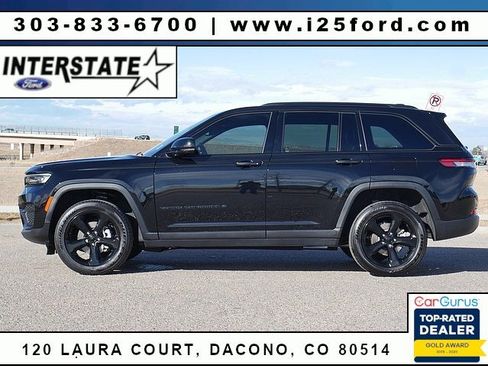 Used 2025 Jeep Grand Cherokee Altitude image 2