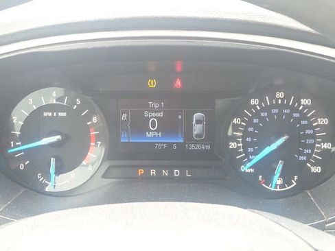 Used 2017 Ford Fusion SE FWD image 37