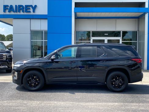 Used 2023 Chevrolet Traverse LT FWD image 2