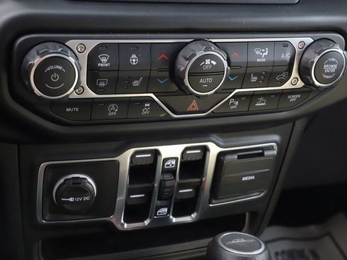 Used 2023 Jeep Gladiator Willys image 28