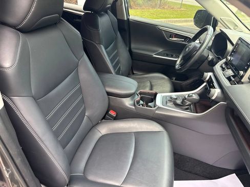 Used 2020 Toyota RAV4 Limited AWD/4WD image 12