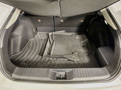 Certified 2025 Toyota Prius LE FWD image 25