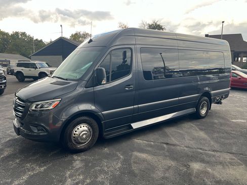 Used 2022 Mercedes-Benz Sprinter 3500 image 1