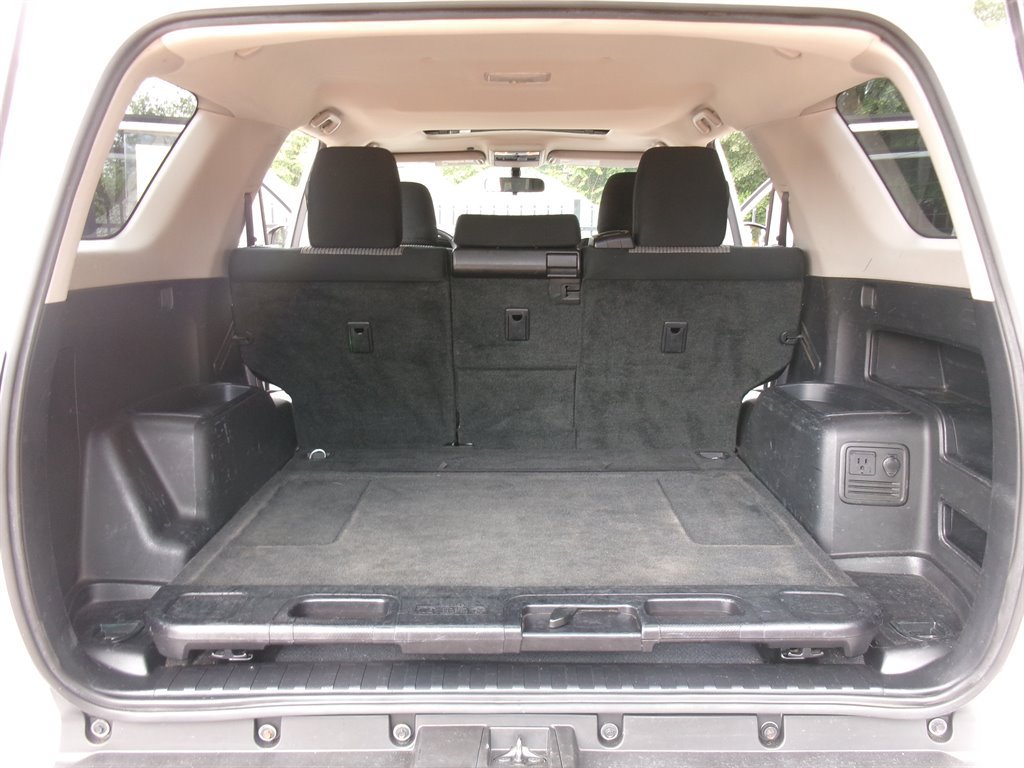 Used 2016 Toyota 4Runner SR5 RWD image 31