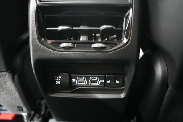 Used 2023 Jeep Grand Cherokee Limited w/ Luxury Tech Group II AWD/4WD image 15