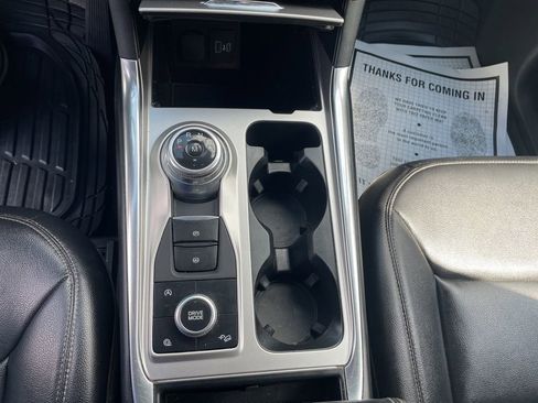 Used 2020 Ford Explorer XLT w/ Equipment Group 202A AWD/4WD image 16