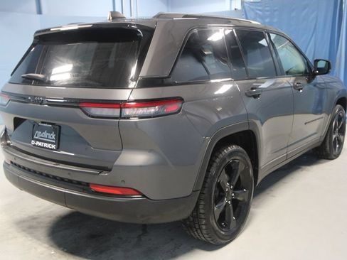 Used 2024 Jeep Grand Cherokee Altitude AWD/4WD image 34